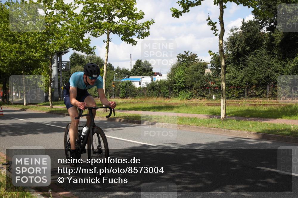 10.08.2025 - GEWOBA Citytriathlon Bremen Yannick Fuchs http://msf.ph/oto/8573004 10.08.2025 12:57:35 Radfahren 572, 690, 720, 825, 853, 892, 900, 1018 meine-sportfotos.de