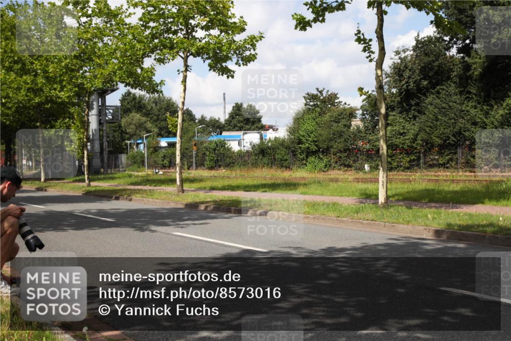 10.08.2025 - GEWOBA Citytriathlon Bremen Yannick Fuchs http://msf.ph/oto/8573016 10.08.2025 12:57:39 Radfahren 690, 720, 825, 853, 869, 892, 1018 meine-sportfotos.de