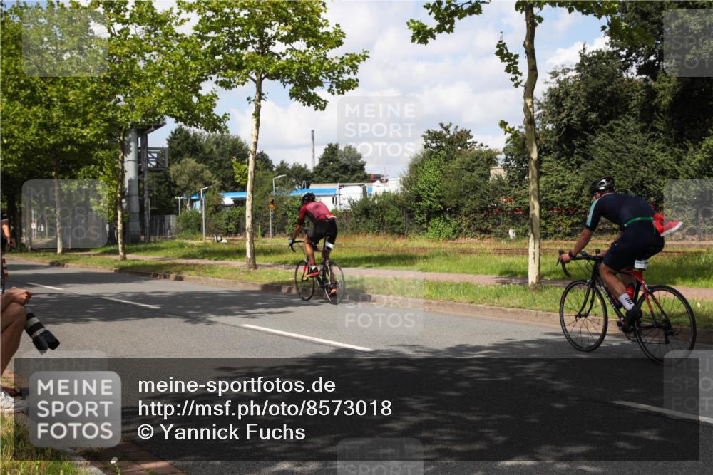 10.08.2025 - GEWOBA Citytriathlon Bremen Yannick Fuchs http://msf.ph/oto/8573018 10.08.2025 12:57:43 Radfahren 690, 720, 825, 853, 869, 1018 meine-sportfotos.de