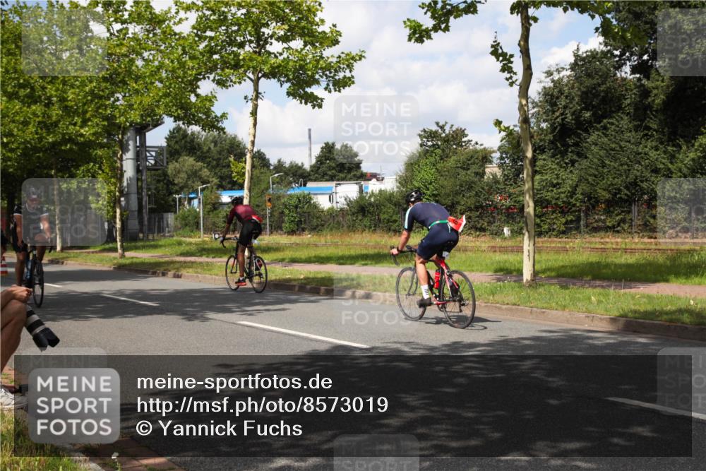 10.08.2025 - GEWOBA Citytriathlon Bremen Yannick Fuchs http://msf.ph/oto/8573019 10.08.2025 12:57:43 Radfahren 690, 720, 825, 853, 869, 1018 meine-sportfotos.de