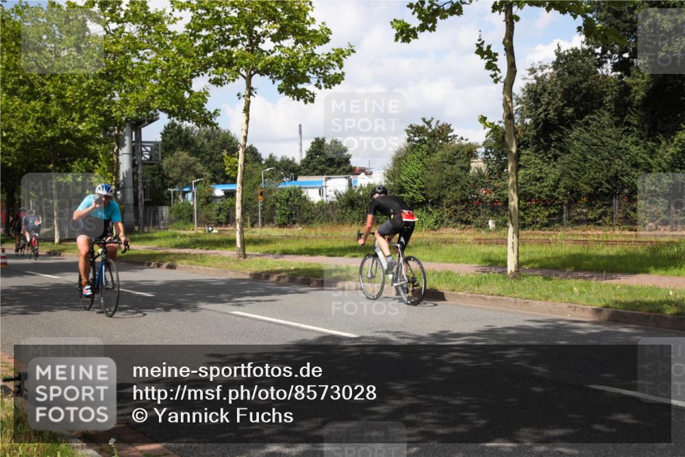 10.08.2025 - GEWOBA Citytriathlon Bremen Yannick Fuchs http://msf.ph/oto/8573028 10.08.2025 12:57:46 Radfahren 650, 660, 671, 690, 825, 853, 869, 1018 meine-sportfotos.de