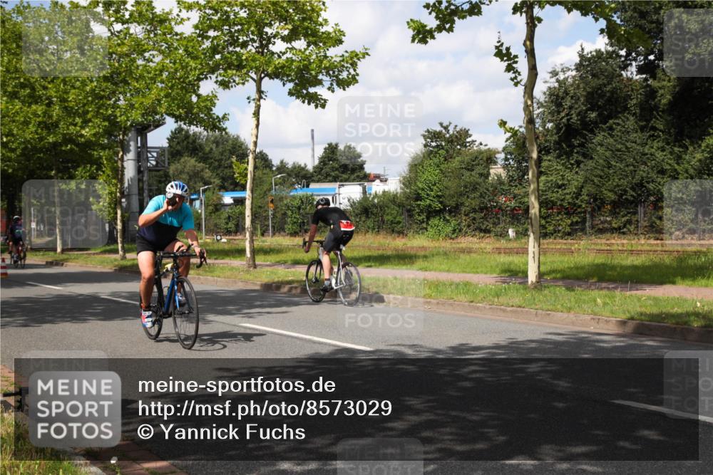 10.08.2025 - GEWOBA Citytriathlon Bremen Yannick Fuchs http://msf.ph/oto/8573029 10.08.2025 12:57:46 Radfahren 650, 660, 671, 690, 825, 853, 869, 1018 meine-sportfotos.de