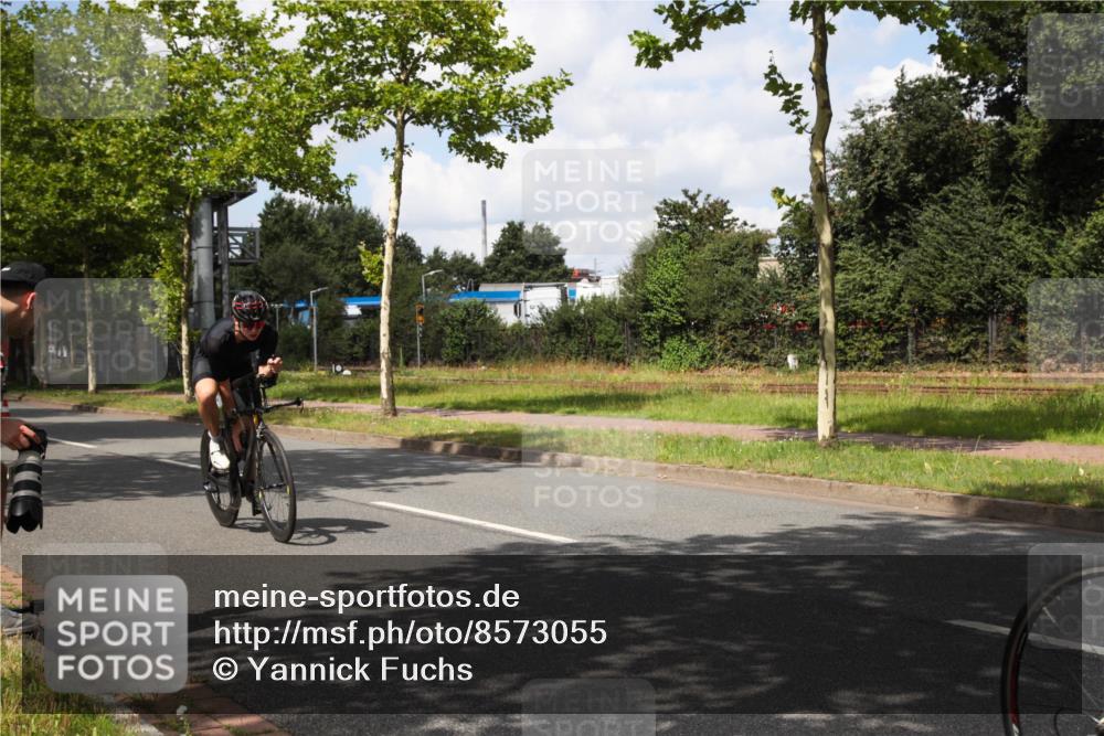 10.08.2025 - GEWOBA Citytriathlon Bremen Yannick Fuchs http://msf.ph/oto/8573055 10.08.2025 12:57:54 Radfahren 650, 660, 671, 825, 853, 869, 920, 1018 meine-sportfotos.de