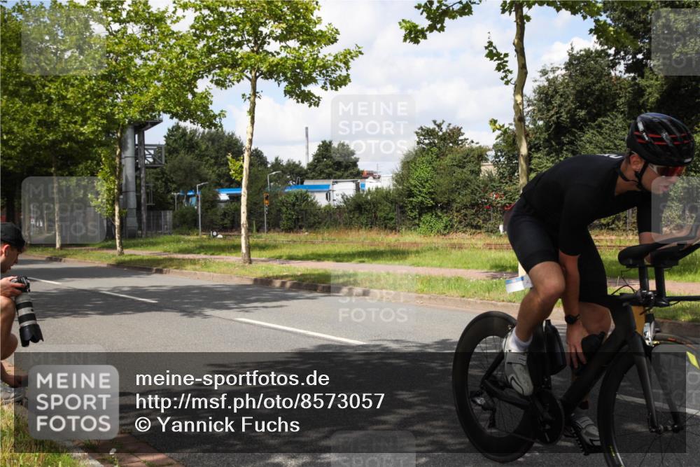 10.08.2025 - GEWOBA Citytriathlon Bremen Yannick Fuchs http://msf.ph/oto/8573057 10.08.2025 12:57:54 Radfahren 650, 660, 671, 825, 853, 869, 920, 1018 meine-sportfotos.de