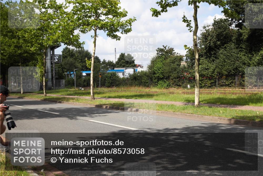 10.08.2025 - GEWOBA Citytriathlon Bremen Yannick Fuchs http://msf.ph/oto/8573058 10.08.2025 12:57:55 Radfahren 650, 660, 671, 825, 853, 869, 920, 1018 meine-sportfotos.de