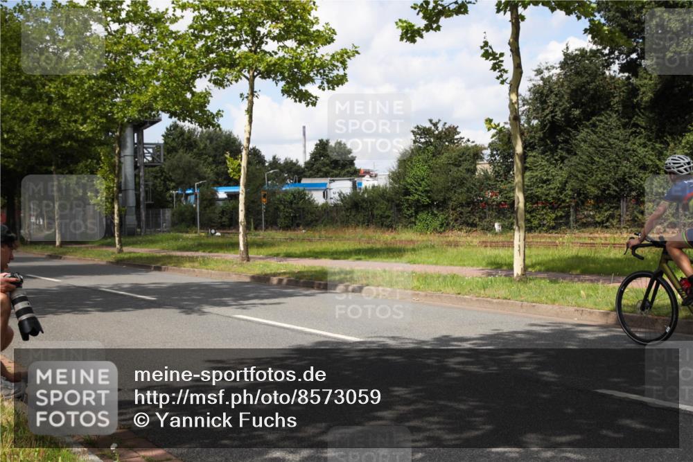 10.08.2025 - GEWOBA Citytriathlon Bremen Yannick Fuchs http://msf.ph/oto/8573059 10.08.2025 12:57:55 Radfahren 650, 660, 671, 825, 853, 869, 920, 1018 meine-sportfotos.de