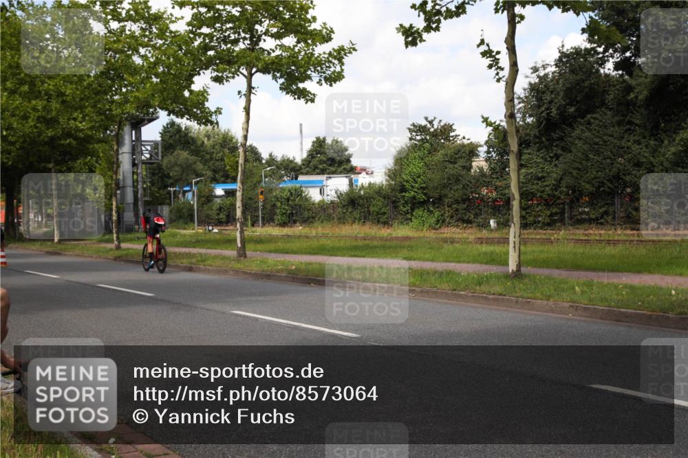 10.08.2025 - GEWOBA Citytriathlon Bremen Yannick Fuchs http://msf.ph/oto/8573064 10.08.2025 12:58:04 Radfahren 650, 660, 671, 813, 920 meine-sportfotos.de