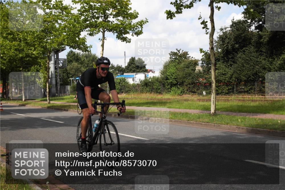 10.08.2025 - GEWOBA Citytriathlon Bremen Yannick Fuchs http://msf.ph/oto/8573070 10.08.2025 12:58:17 Radfahren 619, 726, 813 meine-sportfotos.de