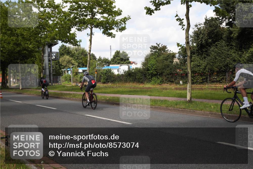 10.08.2025 - GEWOBA Citytriathlon Bremen Yannick Fuchs http://msf.ph/oto/8573074 10.08.2025 12:58:29 Radfahren 609, 619, 726, 795, 870 meine-sportfotos.de
