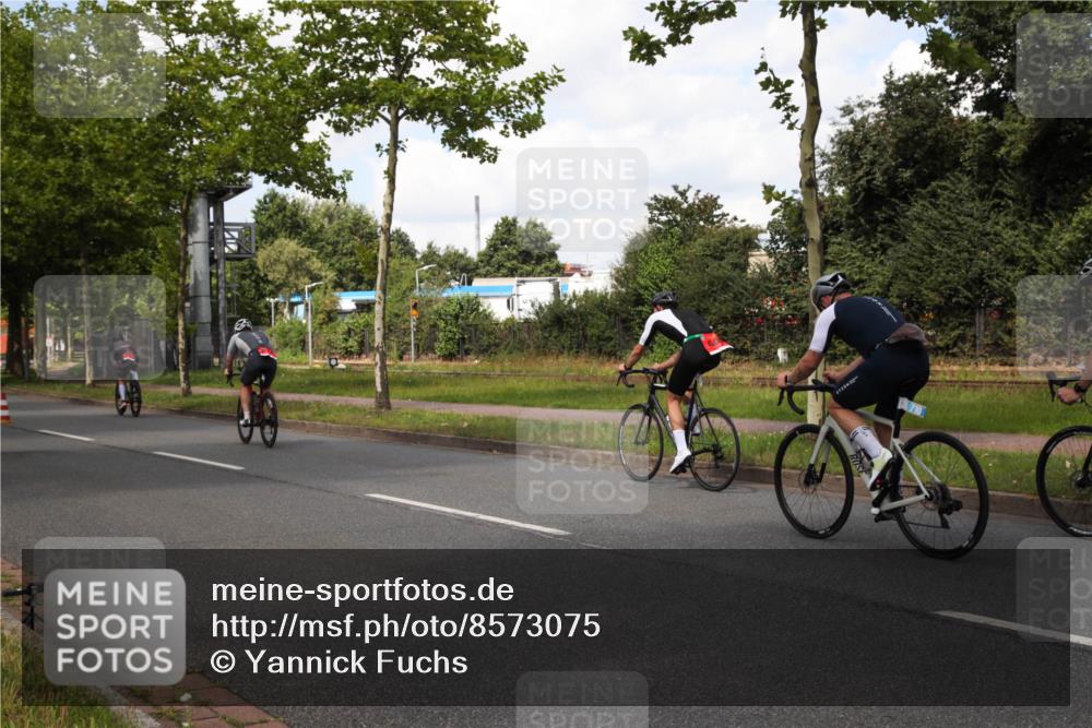 10.08.2025 - GEWOBA Citytriathlon Bremen Yannick Fuchs http://msf.ph/oto/8573075 10.08.2025 12:58:29 Radfahren 609, 619, 726, 795, 870 meine-sportfotos.de