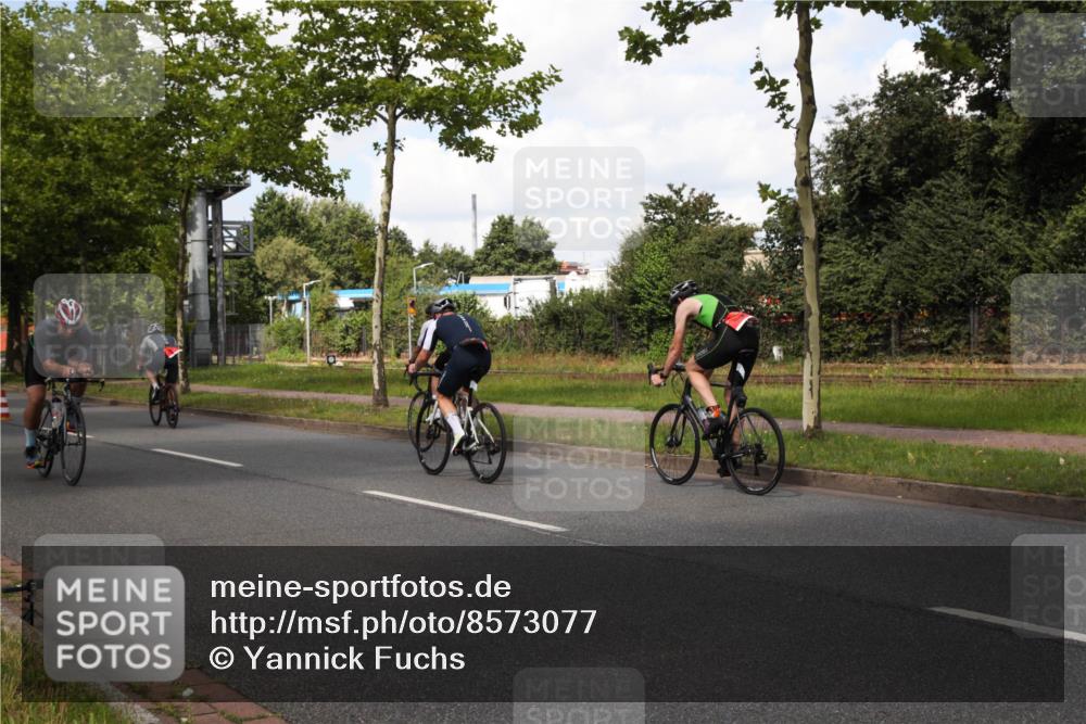 10.08.2025 - GEWOBA Citytriathlon Bremen Yannick Fuchs http://msf.ph/oto/8573077 10.08.2025 12:58:30 Radfahren 609, 619, 726, 795, 870 meine-sportfotos.de