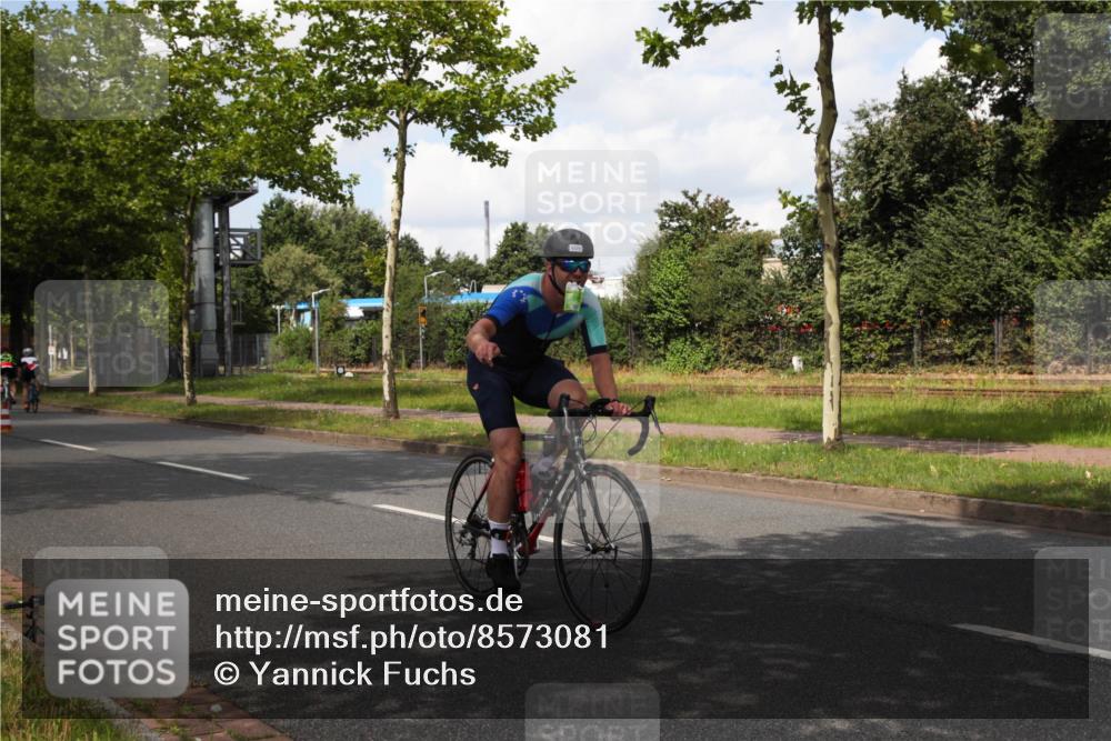 10.08.2025 - GEWOBA Citytriathlon Bremen Yannick Fuchs http://msf.ph/oto/8573081 10.08.2025 12:58:36 Radfahren 609, 726, 762, 795, 802, 870, 910 meine-sportfotos.de