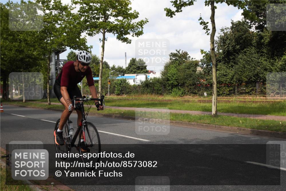 10.08.2025 - GEWOBA Citytriathlon Bremen Yannick Fuchs http://msf.ph/oto/8573082 10.08.2025 12:58:38 Radfahren 609, 762, 795, 802, 870, 910 meine-sportfotos.de