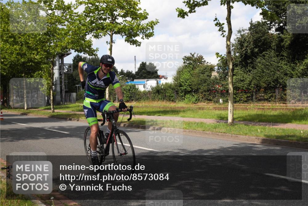 10.08.2025 - GEWOBA Citytriathlon Bremen Yannick Fuchs http://msf.ph/oto/8573084 10.08.2025 12:58:46 Radfahren 602, 609, 705, 762, 795, 802, 870, 885, 910, 921, 1038 meine-sportfotos.de