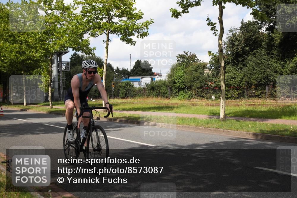 10.08.2025 - GEWOBA Citytriathlon Bremen Yannick Fuchs http://msf.ph/oto/8573087 10.08.2025 12:58:49 Radfahren 602, 609, 705, 762, 795, 802, 870, 885, 910, 921, 1038 meine-sportfotos.de