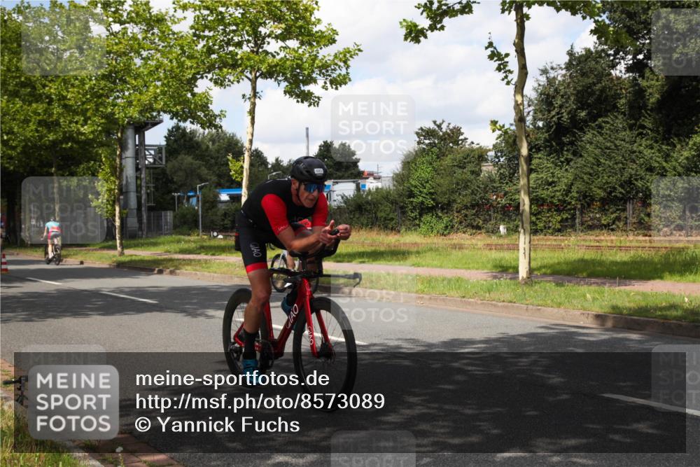 10.08.2025 - GEWOBA Citytriathlon Bremen Yannick Fuchs http://msf.ph/oto/8573089 10.08.2025 12:58:51 Radfahren 602, 705, 762, 802, 870, 885, 910, 921, 1038 meine-sportfotos.de