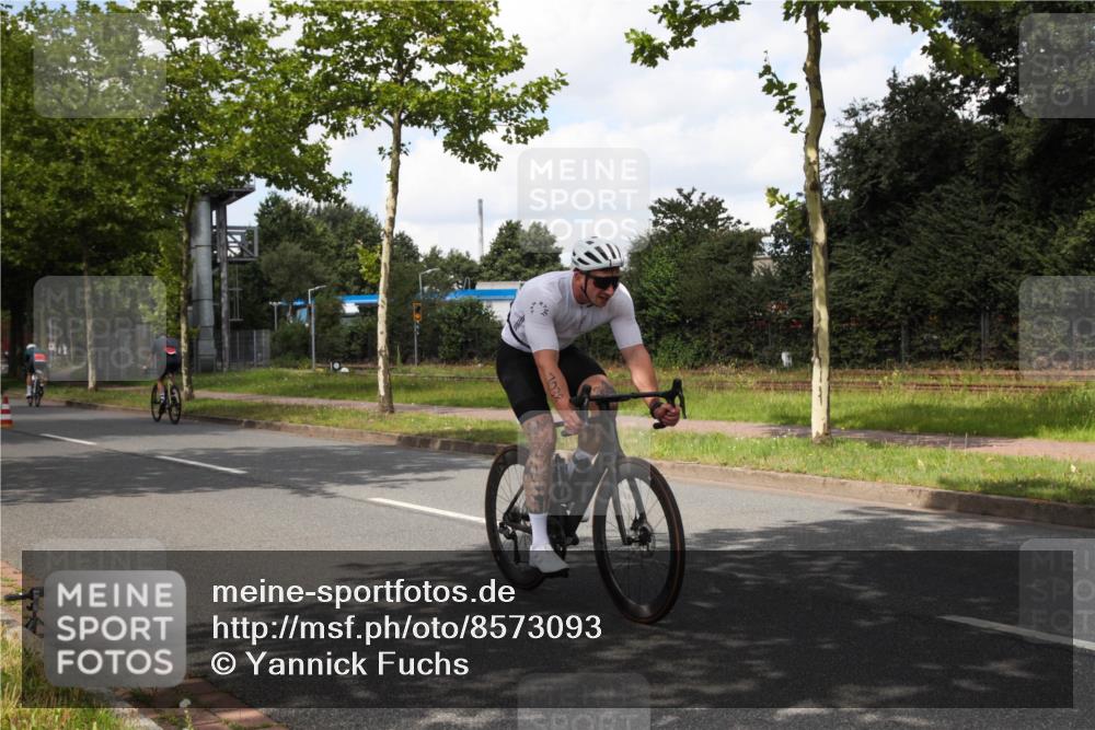10.08.2025 - GEWOBA Citytriathlon Bremen Yannick Fuchs http://msf.ph/oto/8573093 10.08.2025 12:58:53 Radfahren 602, 705, 762, 802, 870, 885, 910, 921, 1038 meine-sportfotos.de