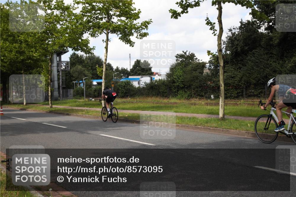 10.08.2025 - GEWOBA Citytriathlon Bremen Yannick Fuchs http://msf.ph/oto/8573095 10.08.2025 12:58:56 Radfahren 602, 705, 762, 802, 885, 910, 921, 1038 meine-sportfotos.de