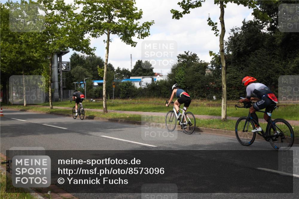10.08.2025 - GEWOBA Citytriathlon Bremen Yannick Fuchs http://msf.ph/oto/8573096 10.08.2025 12:58:57 Radfahren 602, 705, 762, 885, 910, 921, 1038 meine-sportfotos.de