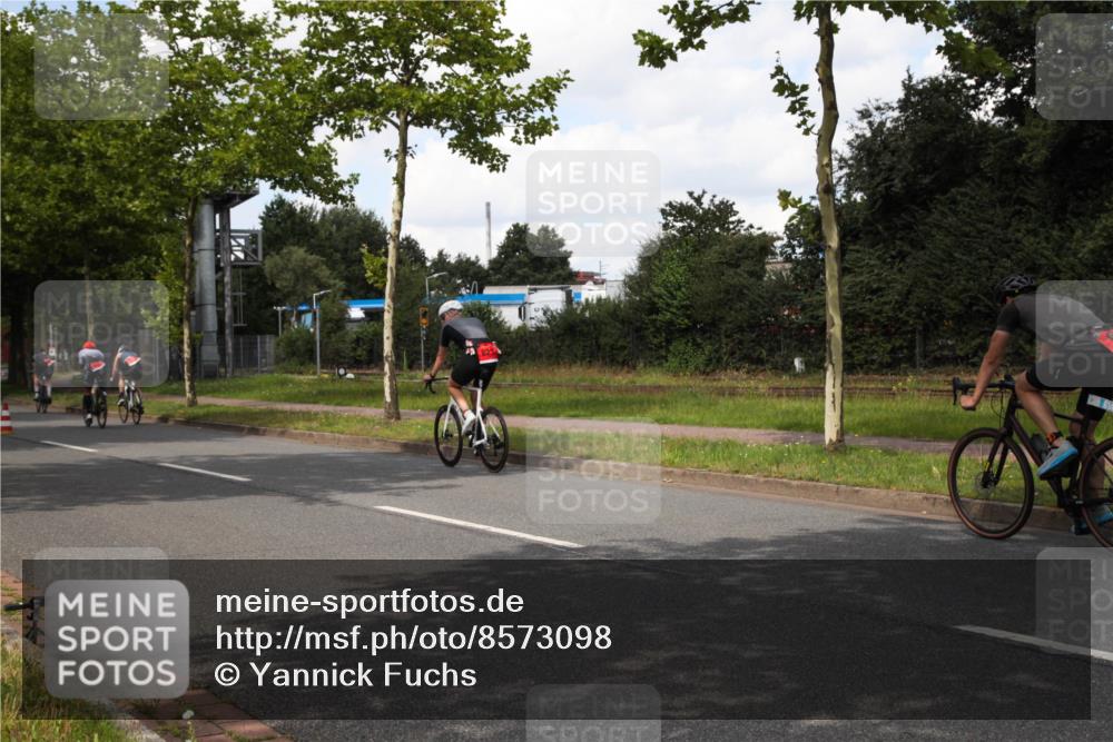 10.08.2025 - GEWOBA Citytriathlon Bremen Yannick Fuchs http://msf.ph/oto/8573098 10.08.2025 12:58:59 Radfahren 596, 602, 705, 762, 885, 921, 1038 meine-sportfotos.de