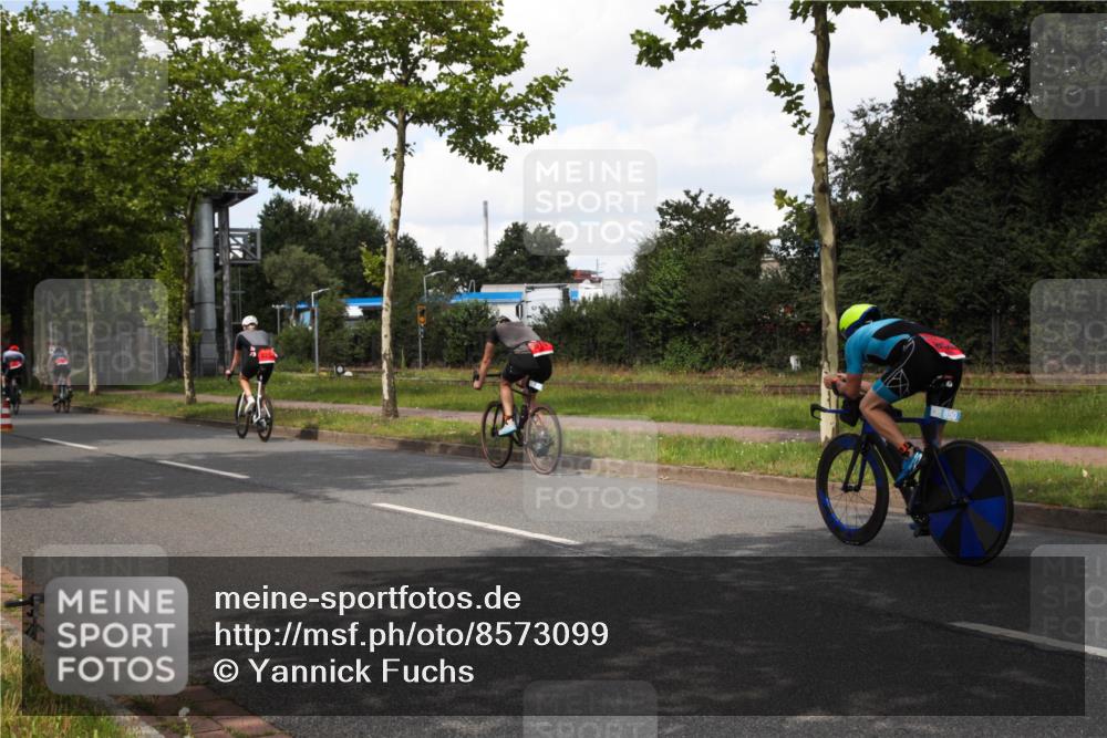 10.08.2025 - GEWOBA Citytriathlon Bremen Yannick Fuchs http://msf.ph/oto/8573099 10.08.2025 12:59:00 Radfahren 596, 602, 705, 762, 885, 921, 1038 meine-sportfotos.de