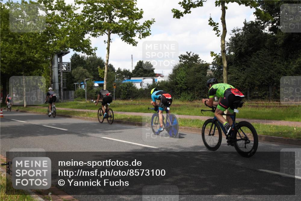 10.08.2025 - GEWOBA Citytriathlon Bremen Yannick Fuchs http://msf.ph/oto/8573100 10.08.2025 12:59:00 Radfahren 596, 602, 705, 762, 885, 921, 1038 meine-sportfotos.de