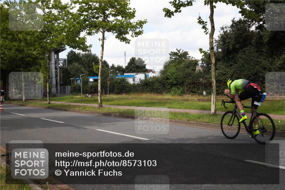 10.08.2025 - GEWOBA Citytriathlon Bremen Yannick Fuchs http://msf.ph/oto/8573103 10.08.2025 12:59:06 Radfahren 596, 602, 705, 709, 846, 885, 921, 1038 meine-sportfotos.de