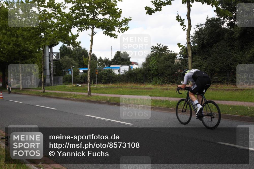 10.08.2025 - GEWOBA Citytriathlon Bremen Yannick Fuchs http://msf.ph/oto/8573108 10.08.2025 12:59:15 Radfahren 596, 606, 611, 709, 710, 846, 899 meine-sportfotos.de