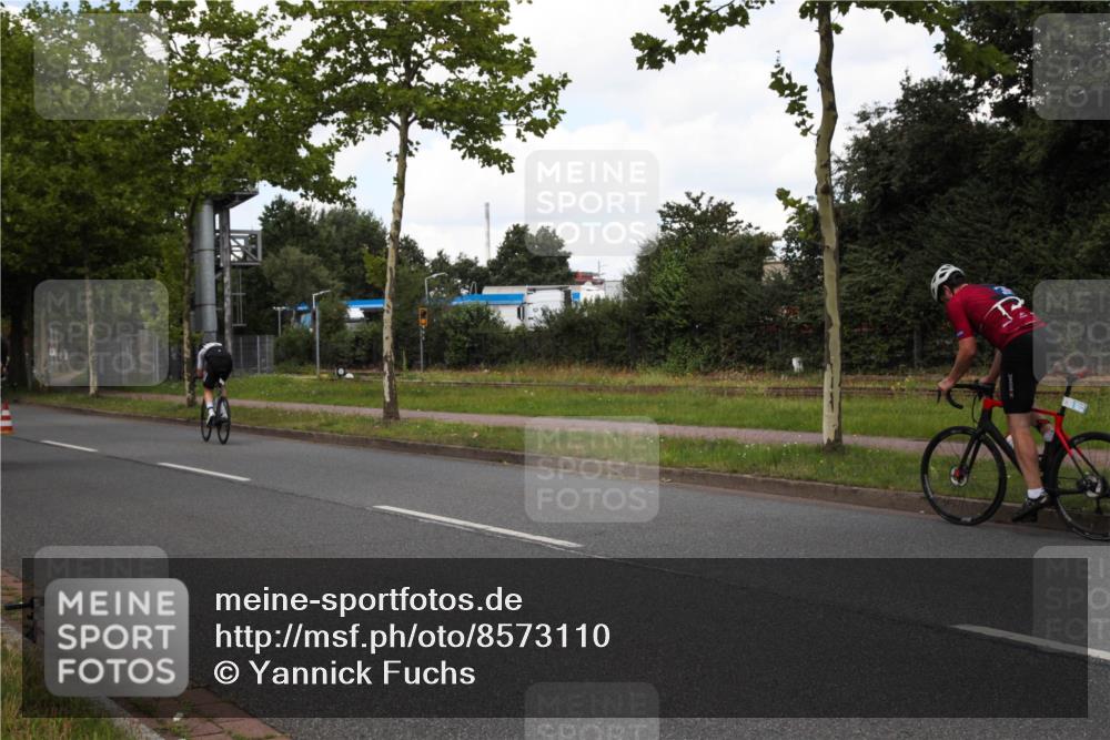 10.08.2025 - GEWOBA Citytriathlon Bremen Yannick Fuchs http://msf.ph/oto/8573110 10.08.2025 12:59:17 Radfahren 596, 606, 611, 709, 710, 846, 899, 975, 978 meine-sportfotos.de