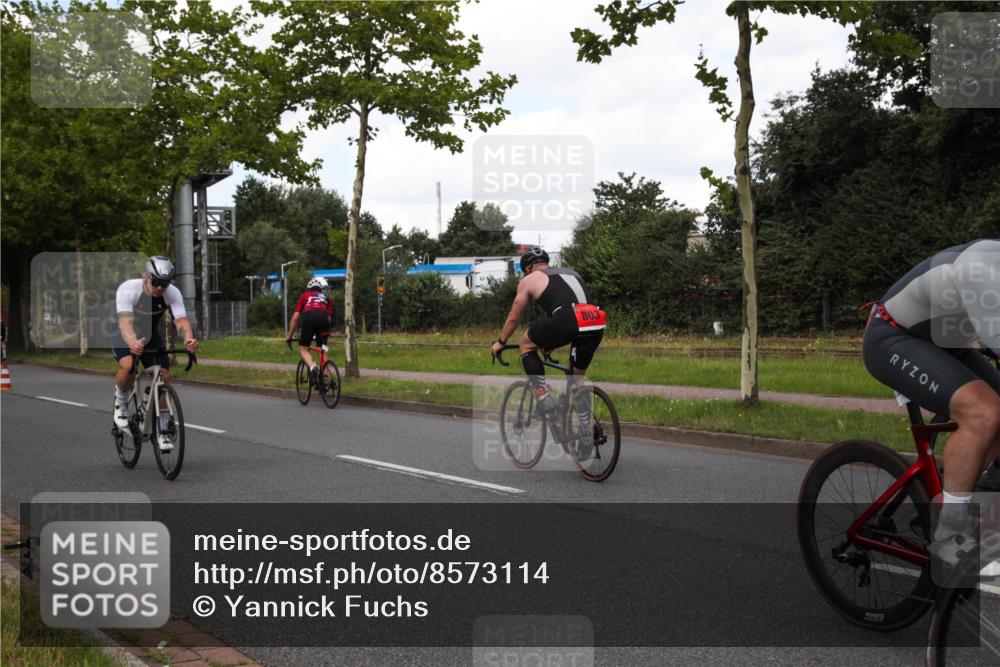 10.08.2025 - GEWOBA Citytriathlon Bremen Yannick Fuchs http://msf.ph/oto/8573114 10.08.2025 12:59:19 Radfahren 596, 606, 611, 709, 710, 846, 899, 975, 978 meine-sportfotos.de