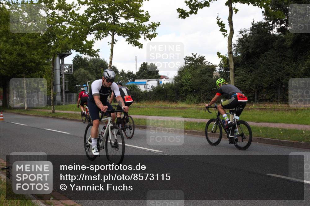 10.08.2025 - GEWOBA Citytriathlon Bremen Yannick Fuchs http://msf.ph/oto/8573115 10.08.2025 12:59:20 Radfahren 596, 606, 611, 709, 710, 846, 899, 975, 978 meine-sportfotos.de