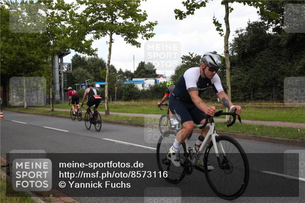 10.08.2025 - GEWOBA Citytriathlon Bremen Yannick Fuchs http://msf.ph/oto/8573116 10.08.2025 12:59:20 Radfahren 596, 606, 611, 709, 710, 846, 899, 975, 978 meine-sportfotos.de