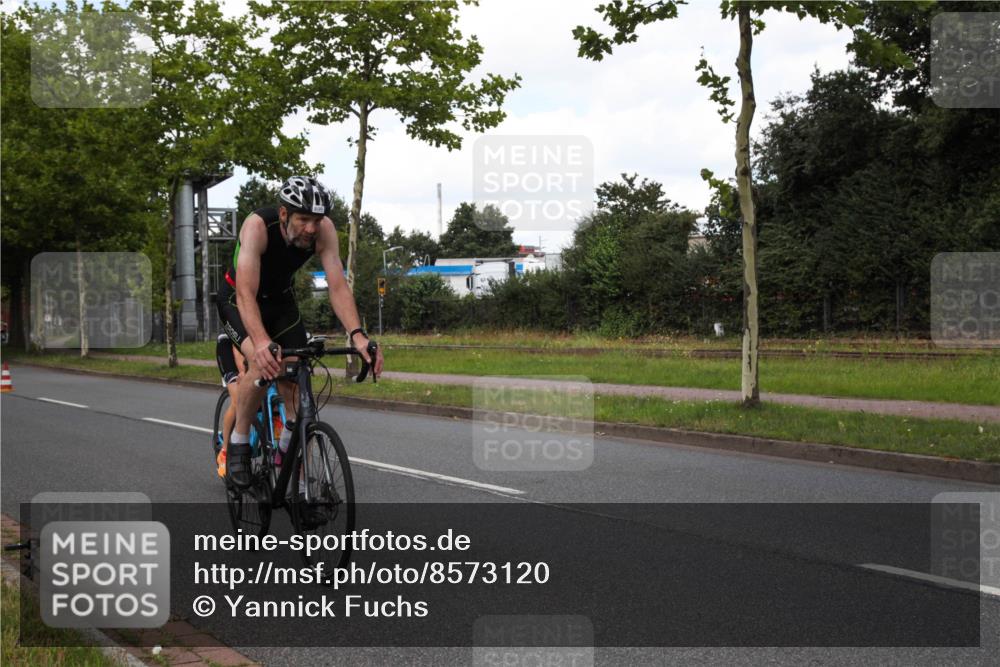 10.08.2025 - GEWOBA Citytriathlon Bremen Yannick Fuchs http://msf.ph/oto/8573120 10.08.2025 12:59:31 Radfahren 595, 606, 611, 710, 846, 899, 975, 978 meine-sportfotos.de