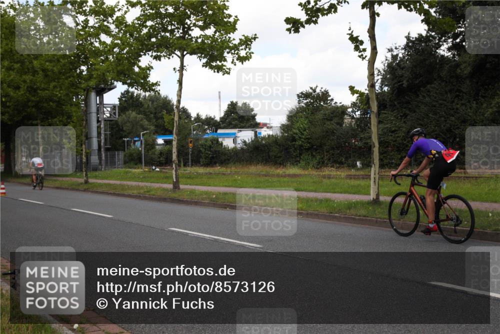 10.08.2025 - GEWOBA Citytriathlon Bremen Yannick Fuchs http://msf.ph/oto/8573126 10.08.2025 12:59:43 Radfahren 595, 614, 623, 628, 644, 698, 850, 889, 907, 934, 949 meine-sportfotos.de