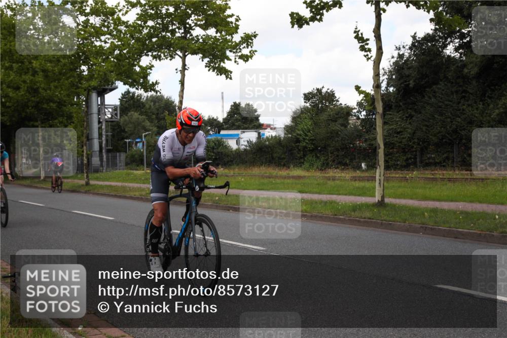 10.08.2025 - GEWOBA Citytriathlon Bremen Yannick Fuchs http://msf.ph/oto/8573127 10.08.2025 12:59:46 Radfahren 595, 614, 623, 628, 644, 698, 850, 889, 907, 934, 949 meine-sportfotos.de