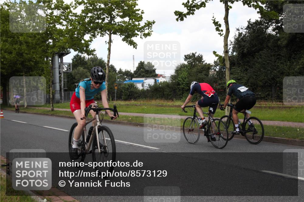 10.08.2025 - GEWOBA Citytriathlon Bremen Yannick Fuchs http://msf.ph/oto/8573129 10.08.2025 12:59:47 Radfahren 595, 614, 623, 628, 644, 698, 850, 889, 907, 934, 949, 1002 meine-sportfotos.de