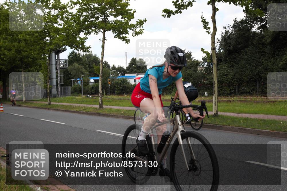 10.08.2025 - GEWOBA Citytriathlon Bremen Yannick Fuchs http://msf.ph/oto/8573130 10.08.2025 12:59:47 Radfahren 595, 614, 623, 628, 644, 698, 850, 889, 907, 934, 949, 1002 meine-sportfotos.de