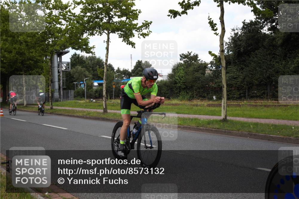 10.08.2025 - GEWOBA Citytriathlon Bremen Yannick Fuchs http://msf.ph/oto/8573132 10.08.2025 12:59:50 Radfahren 595, 614, 623, 628, 644, 698, 835, 850, 889, 907, 934, 949, 1002, 1030 meine-sportfotos.de