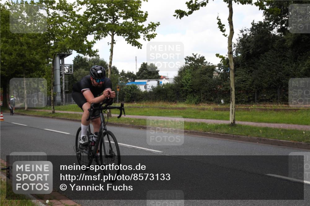 10.08.2025 - GEWOBA Citytriathlon Bremen Yannick Fuchs http://msf.ph/oto/8573133 10.08.2025 12:59:51 Radfahren 595, 614, 623, 628, 644, 698, 835, 850, 889, 907, 934, 949, 1002, 1030 meine-sportfotos.de