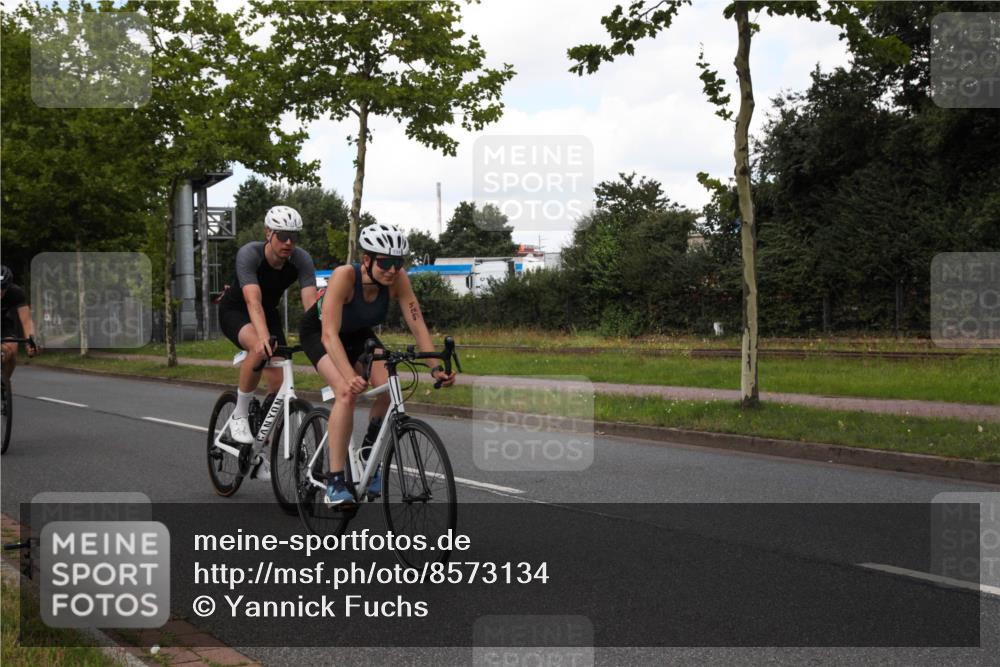10.08.2025 - GEWOBA Citytriathlon Bremen Yannick Fuchs http://msf.ph/oto/8573134 10.08.2025 12:59:52 Radfahren 595, 614, 623, 628, 644, 698, 835, 850, 871, 889, 907, 934, 949, 1002, 1030 meine-sportfotos.de