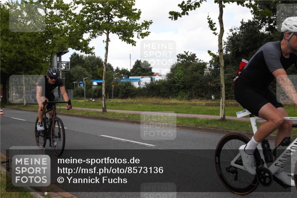 10.08.2025 - GEWOBA Citytriathlon Bremen Yannick Fuchs http://msf.ph/oto/8573136 10.08.2025 12:59:53 Radfahren 595, 614, 623, 628, 644, 698, 835, 850, 871, 889, 907, 934, 949, 1002, 1022, 1030 meine-sportfotos.de