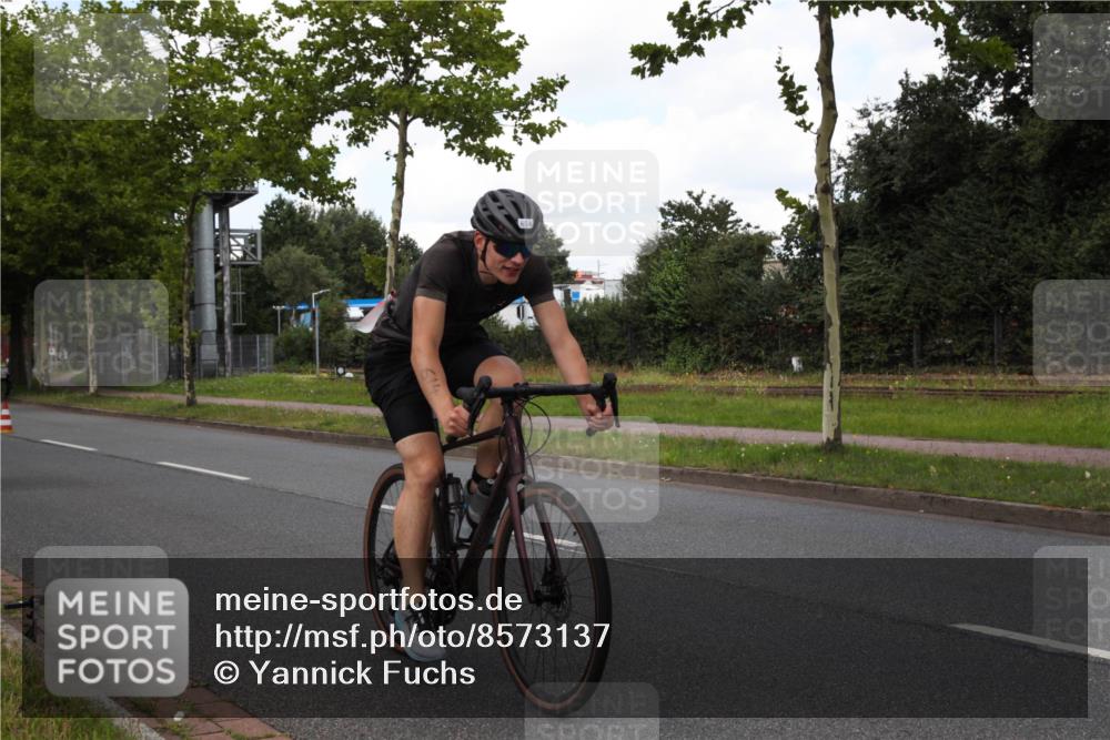 10.08.2025 - GEWOBA Citytriathlon Bremen Yannick Fuchs http://msf.ph/oto/8573137 10.08.2025 12:59:53 Radfahren 595, 614, 623, 628, 644, 698, 835, 850, 871, 889, 907, 934, 949, 1002, 1022, 1030 meine-sportfotos.de