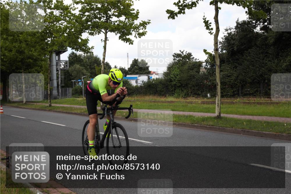 10.08.2025 - GEWOBA Citytriathlon Bremen Yannick Fuchs http://msf.ph/oto/8573140 10.08.2025 12:59:59 Radfahren 614, 623, 628, 652, 698, 835, 848, 850, 871, 889, 907, 934, 1002, 1012, 1022, 1030 meine-sportfotos.de