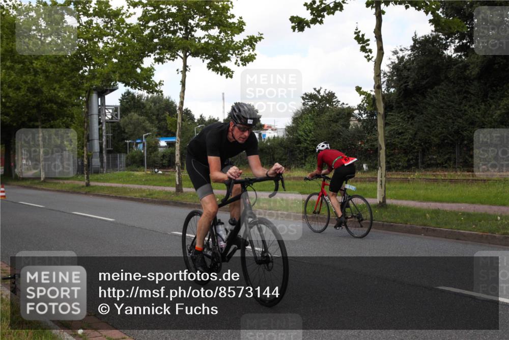10.08.2025 - GEWOBA Citytriathlon Bremen Yannick Fuchs http://msf.ph/oto/8573144 10.08.2025 13:00:02 Radfahren 614, 623, 628, 652, 698, 803, 835, 848, 850, 871, 889, 934, 983, 1002, 1012, 1022, 1030 meine-sportfotos.de