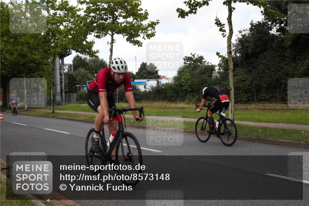 10.08.2025 - GEWOBA Citytriathlon Bremen Yannick Fuchs http://msf.ph/oto/8573148 10.08.2025 13:00:08 Radfahren 628, 652, 803, 835, 848, 871, 983, 1002, 1012, 1022, 1030 meine-sportfotos.de