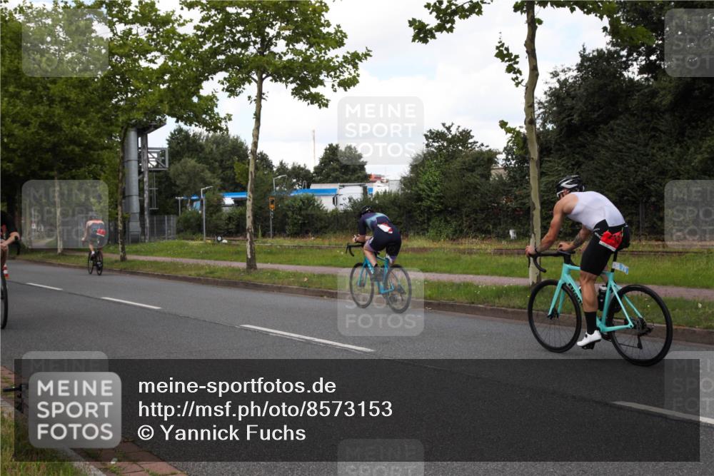 10.08.2025 - GEWOBA Citytriathlon Bremen Yannick Fuchs http://msf.ph/oto/8573153 10.08.2025 13:00:13 Radfahren 652, 665, 803, 835, 848, 871, 983, 1012, 1022, 1030 meine-sportfotos.de