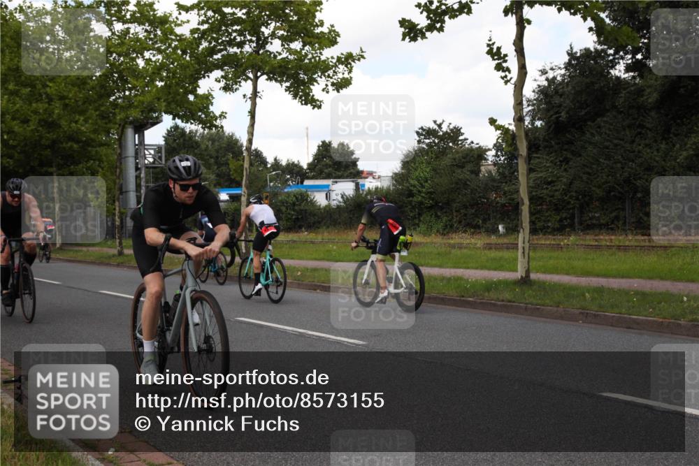 10.08.2025 - GEWOBA Citytriathlon Bremen Yannick Fuchs http://msf.ph/oto/8573155 10.08.2025 13:00:13 Radfahren 652, 665, 803, 835, 848, 871, 983, 1012, 1022, 1030 meine-sportfotos.de