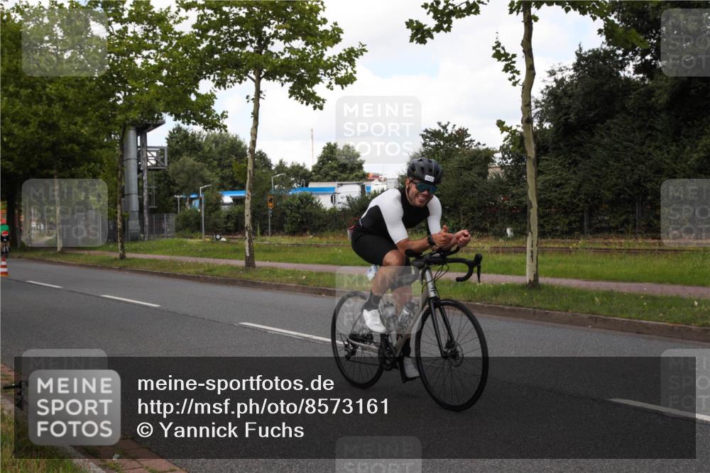 10.08.2025 - GEWOBA Citytriathlon Bremen Yannick Fuchs http://msf.ph/oto/8573161 10.08.2025 13:00:25 Radfahren 665, 803, 983 meine-sportfotos.de