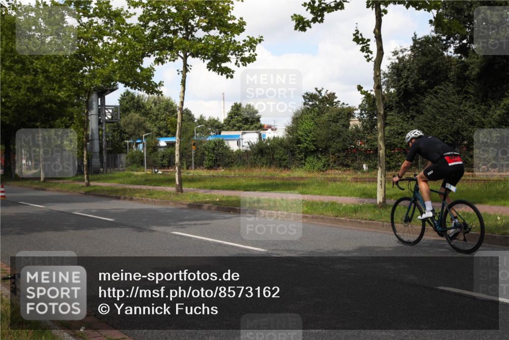 10.08.2025 - GEWOBA Citytriathlon Bremen Yannick Fuchs http://msf.ph/oto/8573162 10.08.2025 13:00:38 Radfahren 581, 613, 785, 1023 meine-sportfotos.de