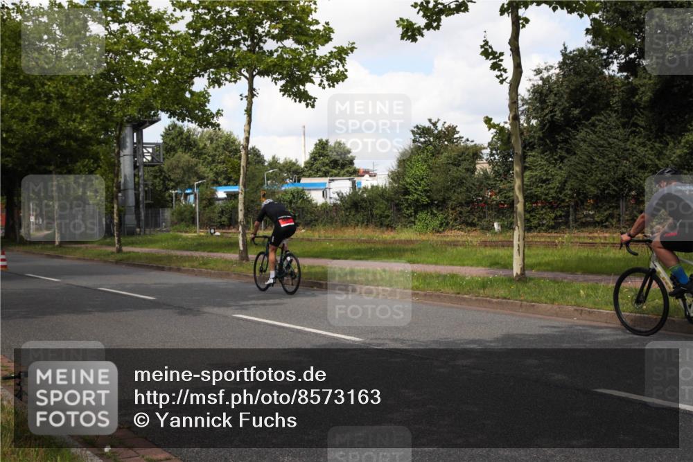 10.08.2025 - GEWOBA Citytriathlon Bremen Yannick Fuchs http://msf.ph/oto/8573163 10.08.2025 13:00:39 Radfahren 581, 613, 785, 1023 meine-sportfotos.de